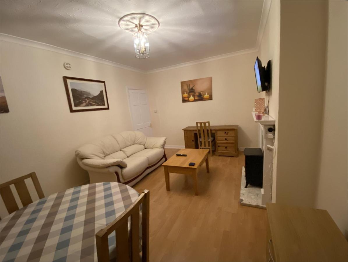 Private Lounge And Double Room Kilwinning Exterior photo