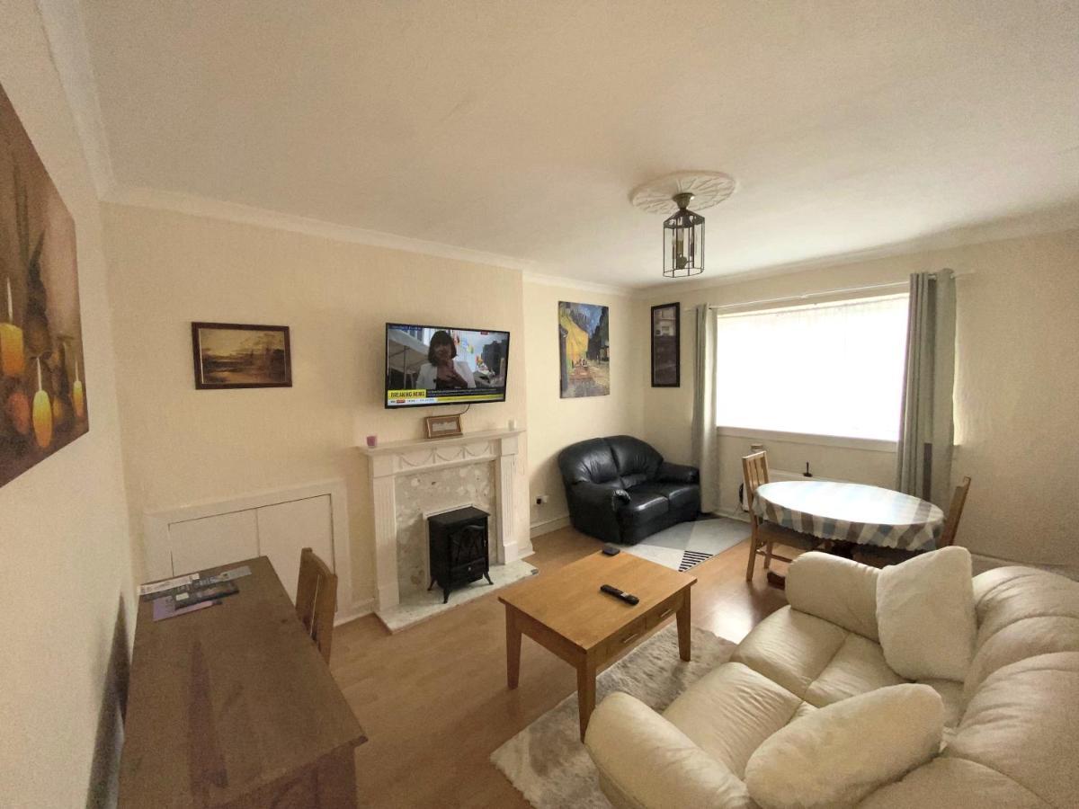 Private Lounge And Double Room Kilwinning Exterior photo