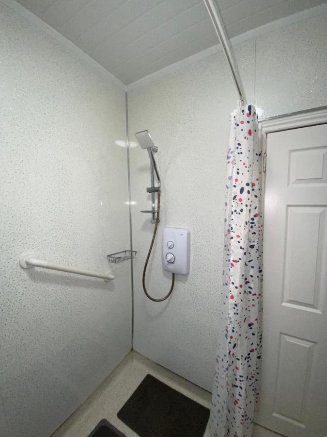 Private Lounge And Double Room Kilwinning Exterior photo